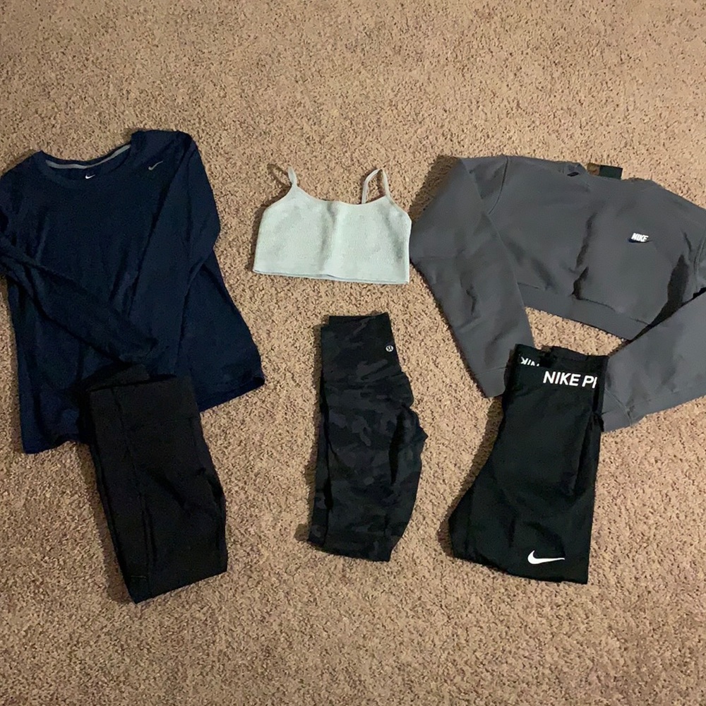 Lululemon/ Nike workout lot